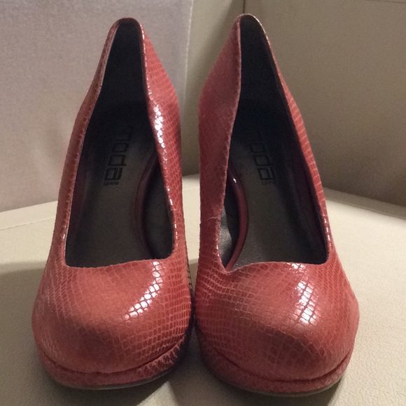 Top Moda Platform Pumps - Picture 4 of 7